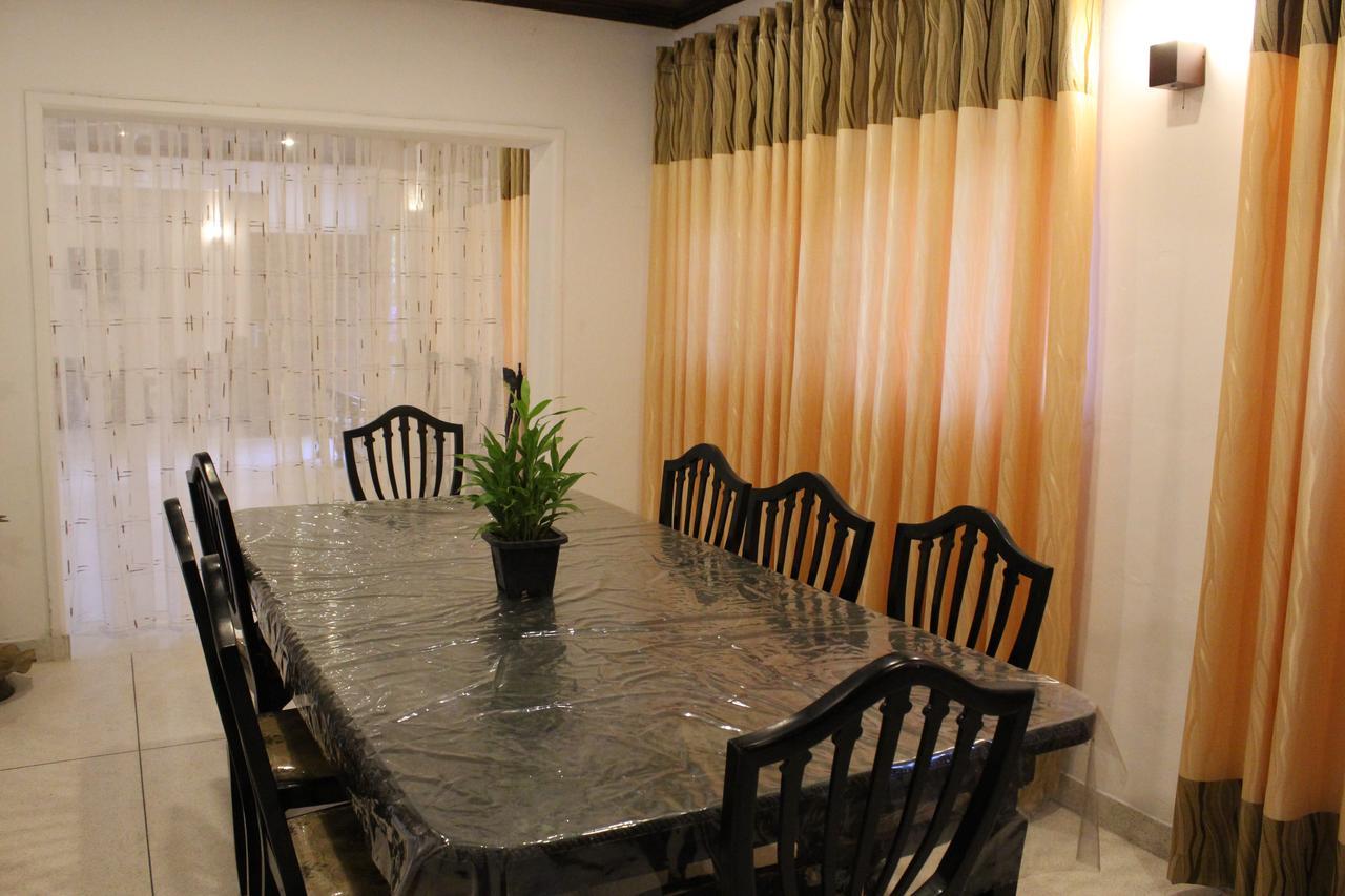פולונרואה Nirmala Hotel And Restaurant מראה חיצוני תמונה