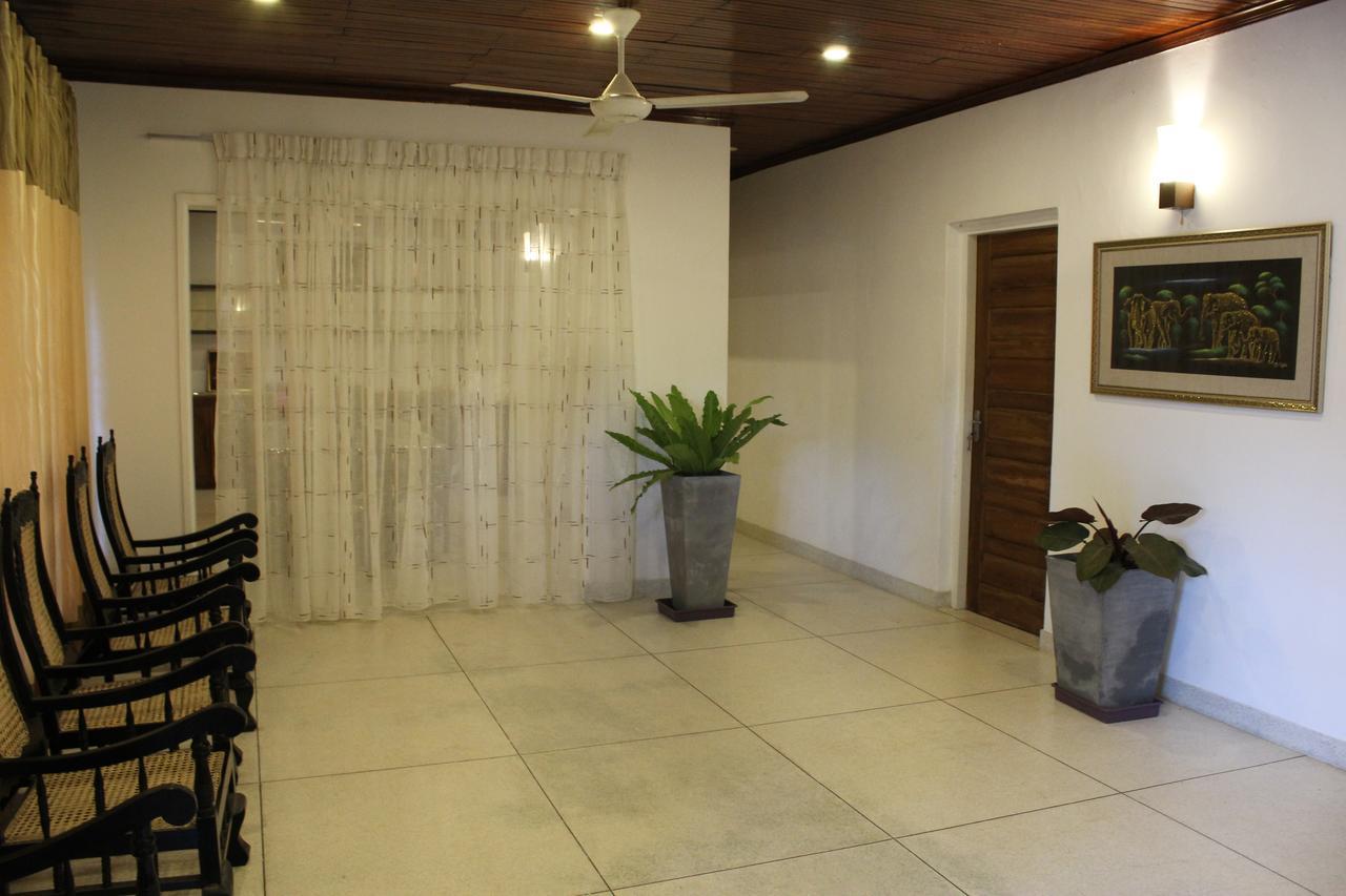 פולונרואה Nirmala Hotel And Restaurant מראה חיצוני תמונה