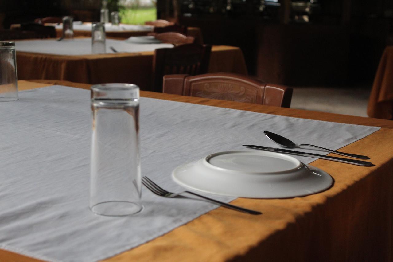 פולונרואה Nirmala Hotel And Restaurant מראה חיצוני תמונה