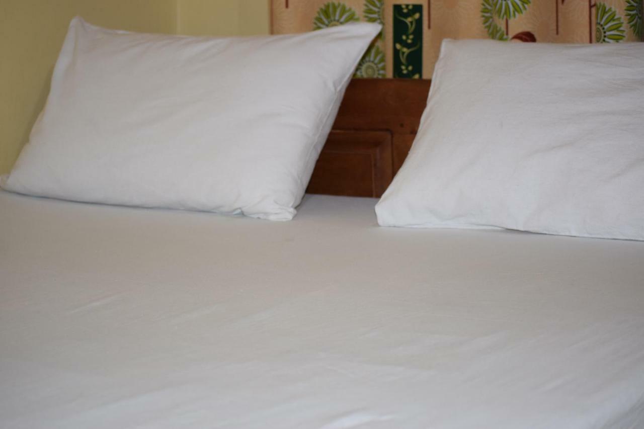 פולונרואה Nirmala Hotel And Restaurant מראה חיצוני תמונה